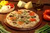 Pizzas Salgadas Atum - Ingredientes: Atum ralado, cebola e mussarela.