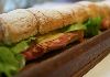 Sandu�ches Especiais (Servidos na Baguete) Aracaju - Ingredientes: Presunto di Parma, mussarela de b�fala, tomate fresco, r�cula e molho de mostarda Dijon.