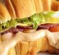 Sandu�ches Especiais (Servidos na Baguete) Macei� - Ingredientes: Picanha defumada, molho chimichurri e parmes�o.