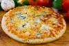 Pizzas Salgadas Gorgonzola - Ingredientes: Queijo gorgonzola, tomate fatiado e manjeric�o.