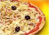 Pizzas Salgadas Grega - Ingredientes: Palmito, ervilhas, presunto e cebola.