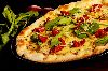 Pizzas Salgadas Tomate Seco - Ingredientes: Tomate seco, mussarela de b�fala e manjeric�o.