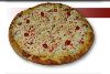Pizzas Chocolate Branco - 43 - Ingredientes: Leite condensado na base, queijo mussarela e chocolate branco.